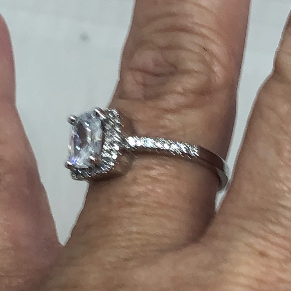 925/18kw Gold AAAAA Rated CZ Halo Ring - Picture 6 of 7